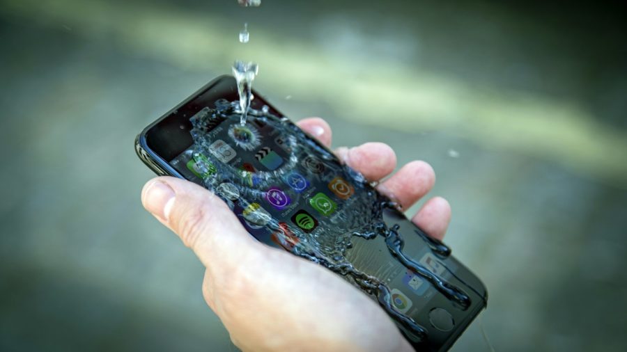 Может ли Айфон 8 фотографировать под водой