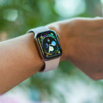 Как снять ремешок с Apple Watch Series 4?
