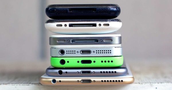 Разьем для зарядки на айфоне