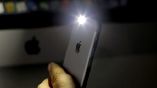 включить фонарик на айфоне