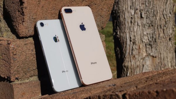 Какие наушники в коробке с iPhone 8