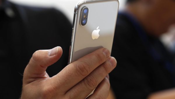 Способы зарядить iPhone X