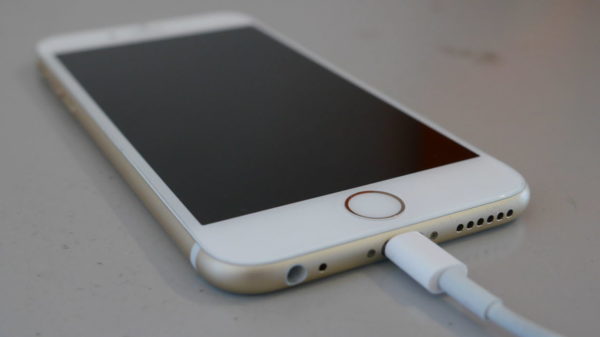 перестал заряжаться айфон 4, 4S, 5, 5S, SE, 6, 6S, 7, 8, X, 10