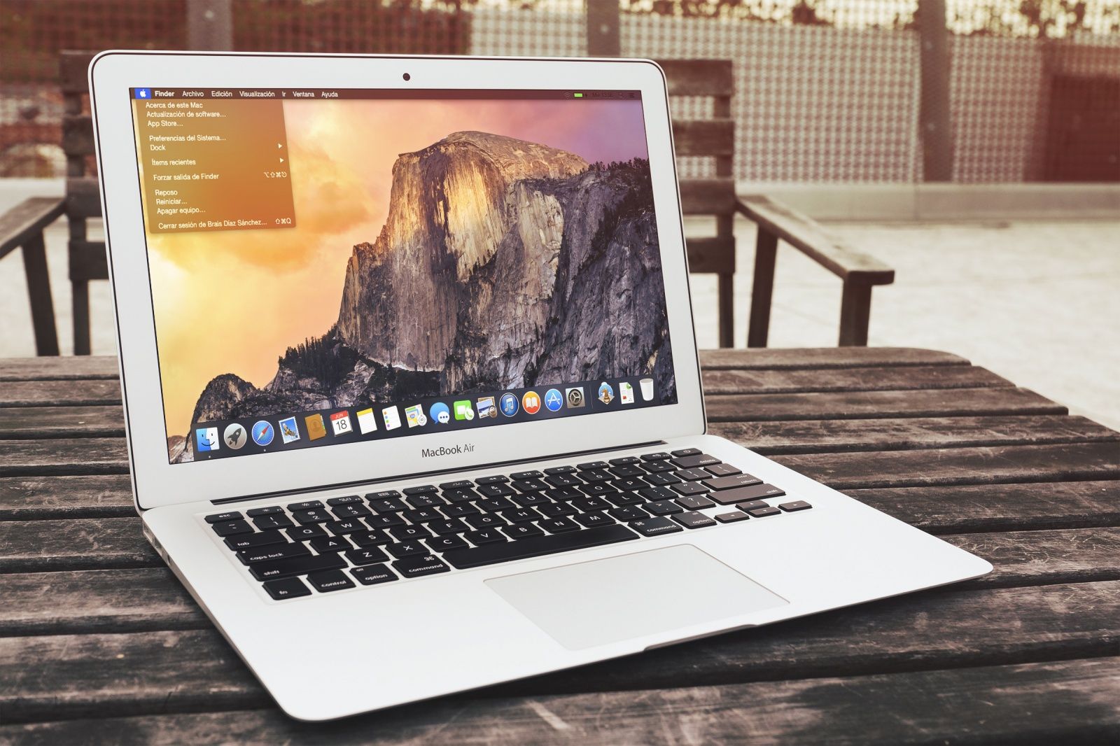 how to free up space on apple macbook