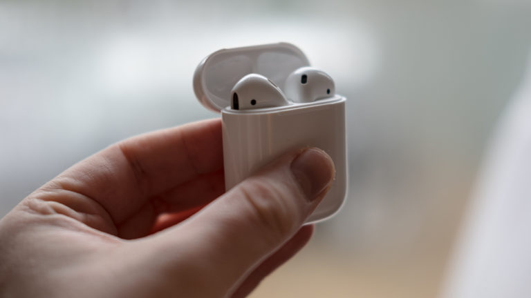 Замена батареи в наушниках apple airpods москва