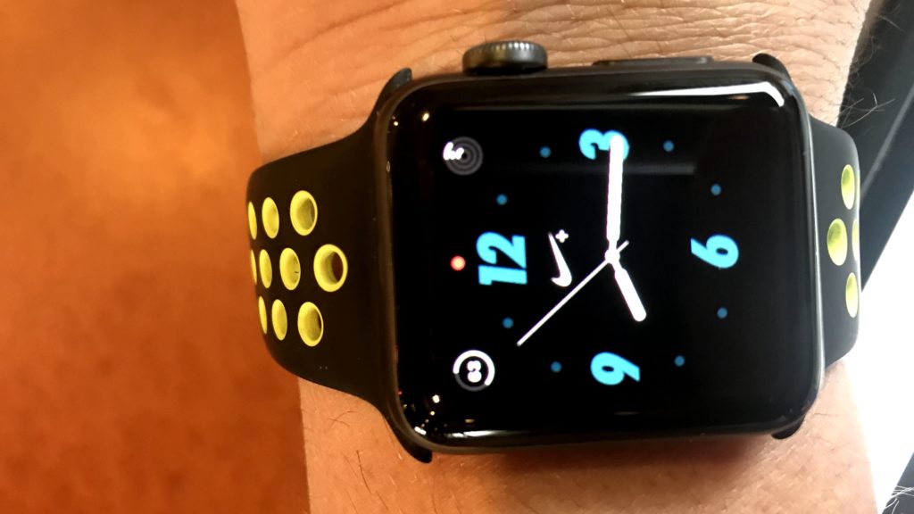 Что означает красная стрелка на циферблате гринвич apple watch