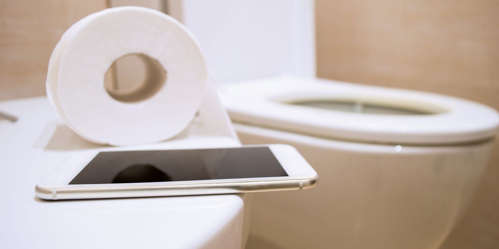 iphone and toilet_